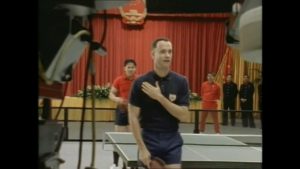 Clicca sull'immagine per vedere lo spezzone del DVD contenente gli extra del film. Ci viene mostrato il "dietro le quinte" di come vennero creati gli effetti speciali riguardo alle mitiche partite di ping-pong giocate da Forrest. Vedrete come non sia stato affatto semplice...